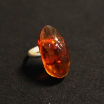 Vintage amber finger ring in melchior